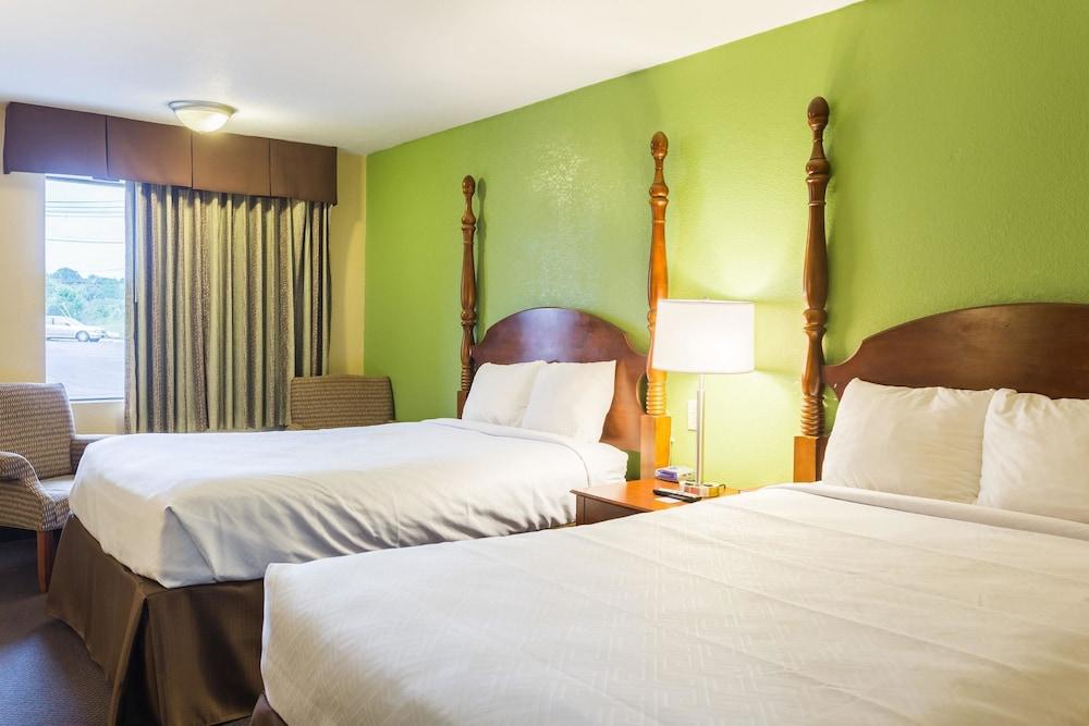 Econo Lodge White Pine Morristown I-81 & I-40 Split Екстер'єр фото