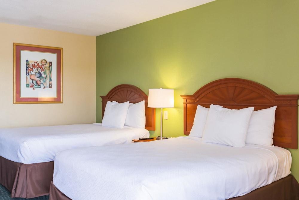 Econo Lodge White Pine Morristown I-81 & I-40 Split Екстер'єр фото