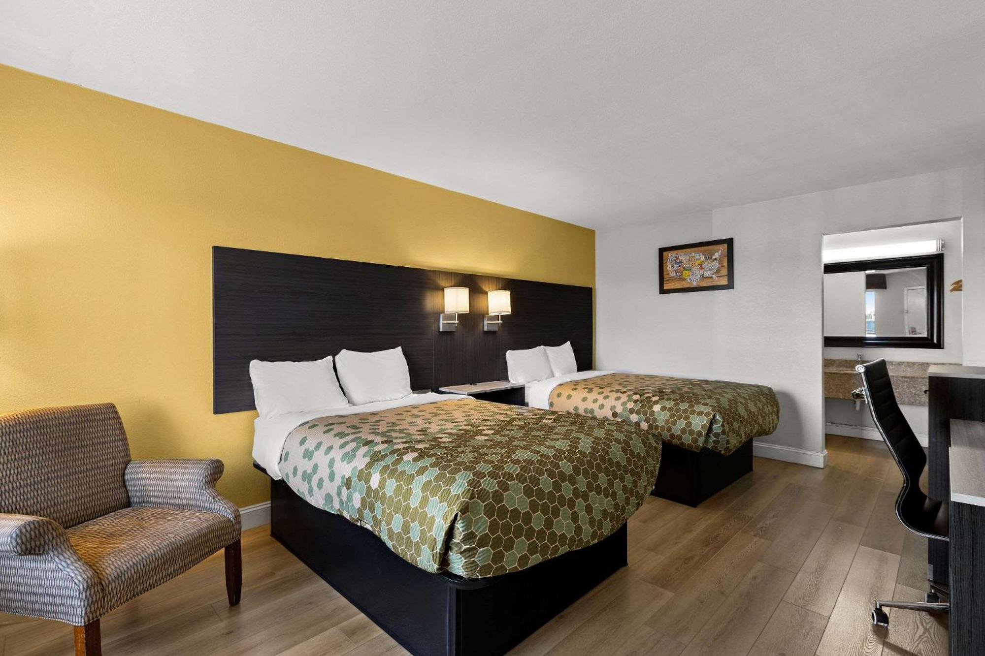 Econo Lodge White Pine Morristown I-81 & I-40 Split Екстер'єр фото