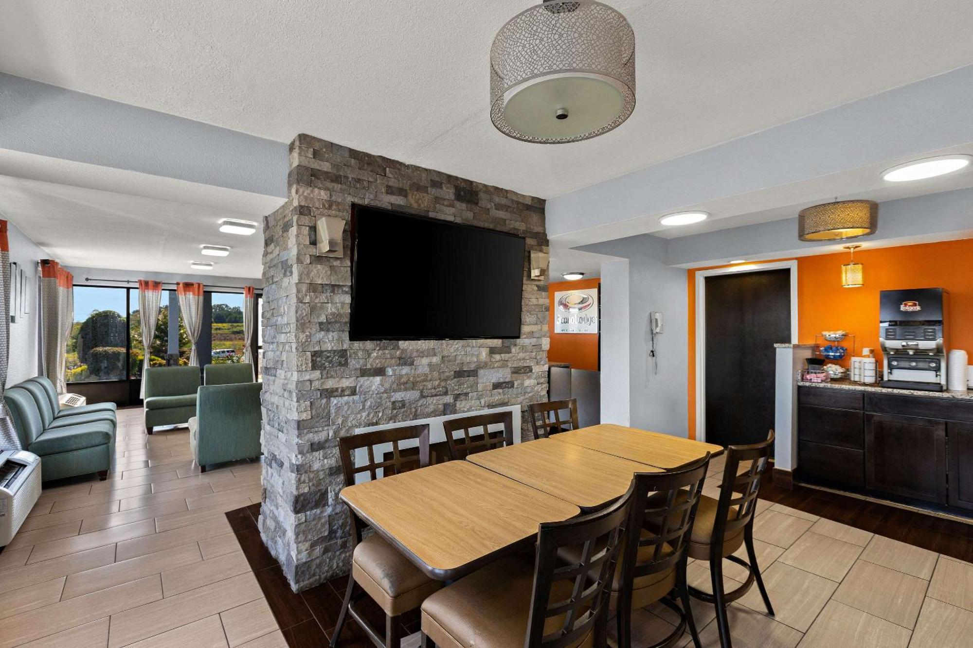 Econo Lodge White Pine Morristown I-81 & I-40 Split Екстер'єр фото