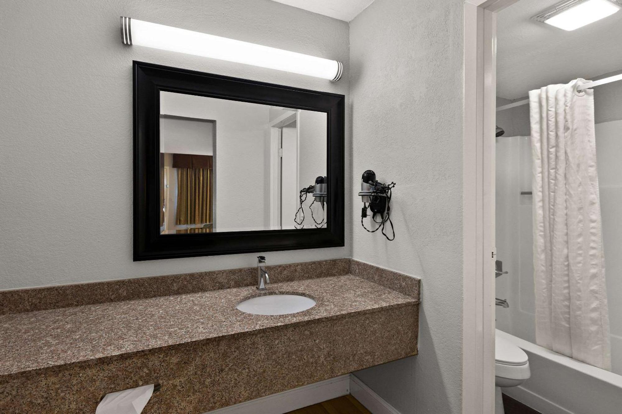 Econo Lodge White Pine Morristown I-81 & I-40 Split Екстер'єр фото
