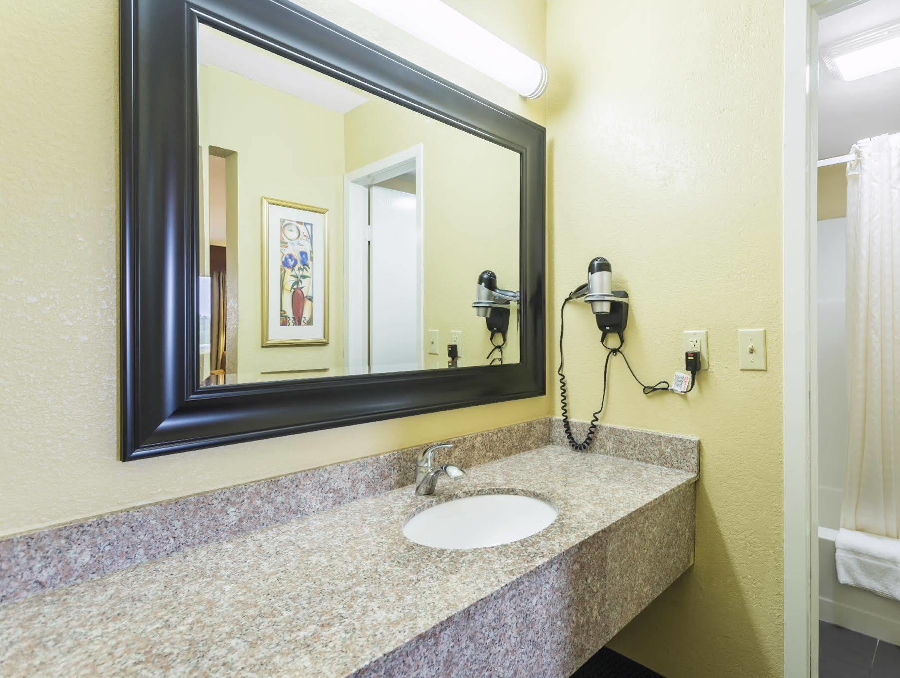 Econo Lodge White Pine Morristown I-81 & I-40 Split Екстер'єр фото
